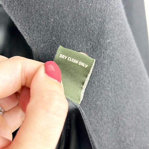 L.L. Bean Cashmere Wool Blend Blazer โ Classic Black,โ Size 8 Regular - Picture 6 of 10